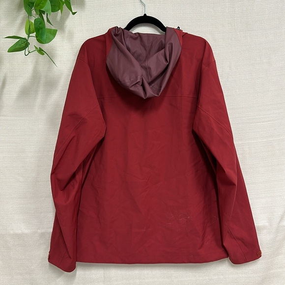 Uniqlo Red Raincoat Men’s - Picture 4 of 5